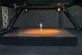 Photo6:Exhibit demonstrations of Kirari! in the pseud 3D display in the next room with depth perspective
