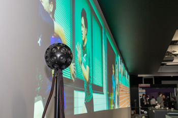Photo7:Using the ceiling as a virtual speaker by reflecting an audio signal from right and left