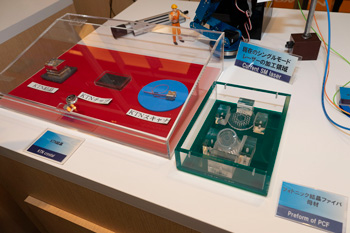 Photo24:Display of KTN crystal (left) and photonic crystal fiber preform (right)