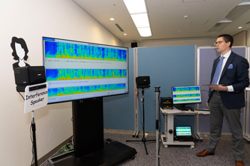 Photo21:Demonstration showing only the voice of the researcher extracted from a recording of multiple speakers