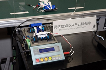 製品を動作させ、データベース内の異常音と合致すると異常と検知する