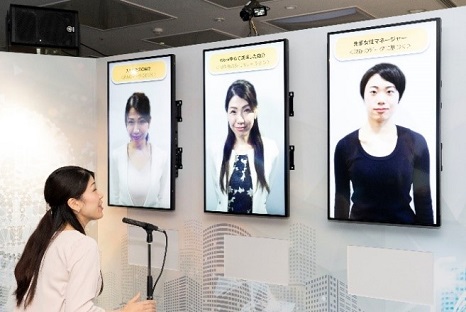 写真１６：展示ブースではデジタルツインによる「過去の自分」、「未来の自分」、および有識者を交えて議論を行うコンセプトデモンストレーションが行われた