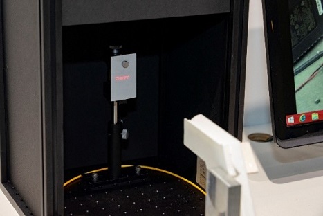 写真２５：反射型DOEによって、レーザを任意のパターンに成形できる