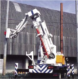 電柱把持式穴建車（ポールレーザー）（1991）