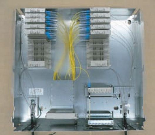 MDFボックス外に設置可能な筐体タイプのDキャビネット外観